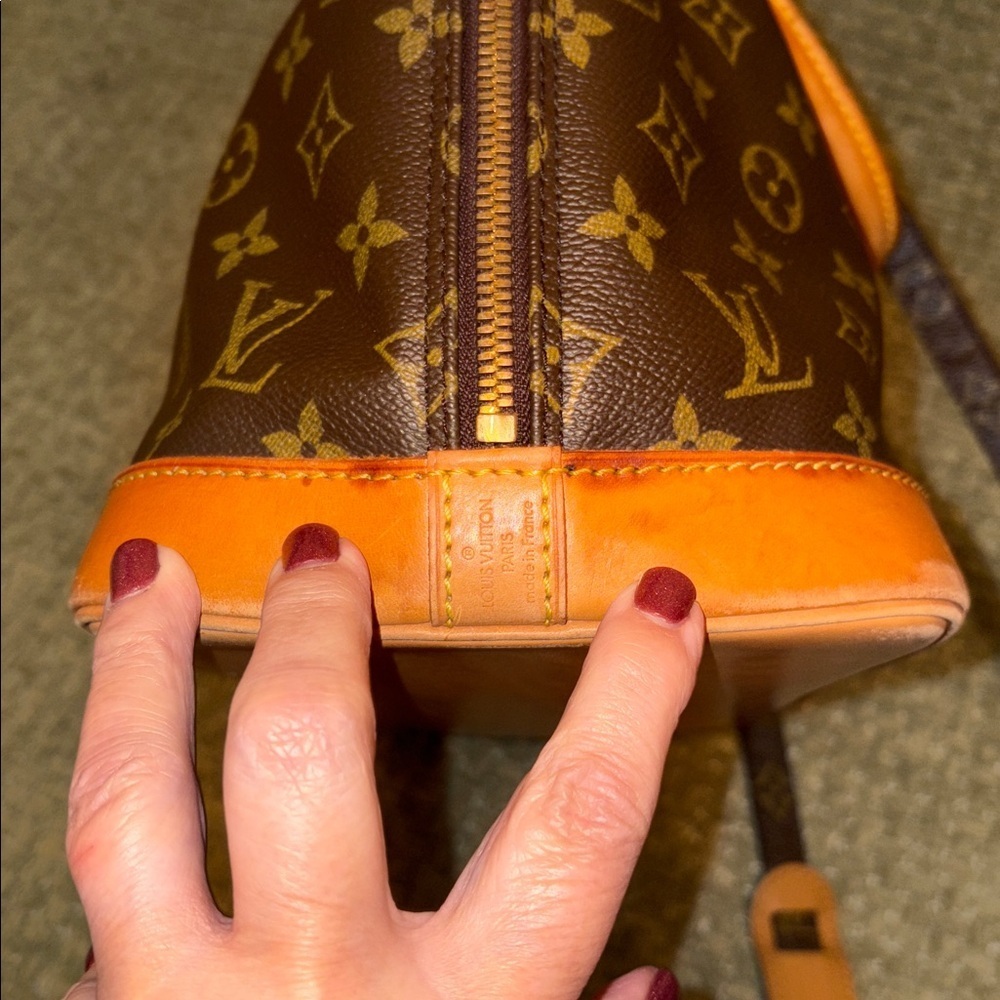 COA Louis Vuitton Monogram
ALMA PM
SATCHEL BAG & dust bag - Picture 16 of 17